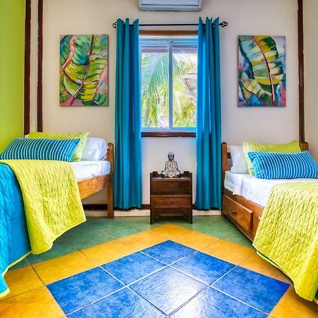Los Balcones Over The Sea Hotel Bocas del Toro Bagian luar foto