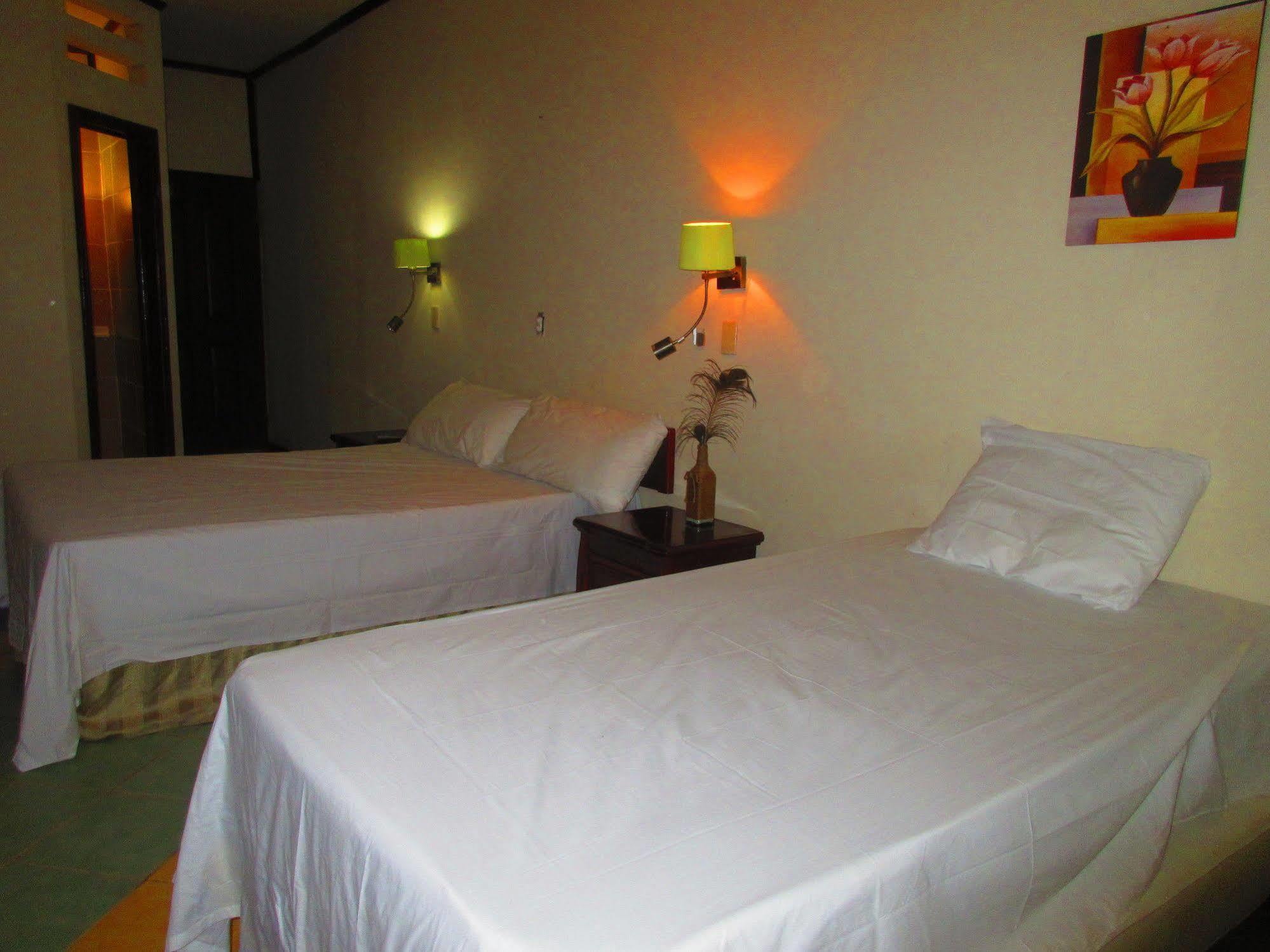 Los Balcones Over The Sea Hotel Bocas del Toro Bagian luar foto