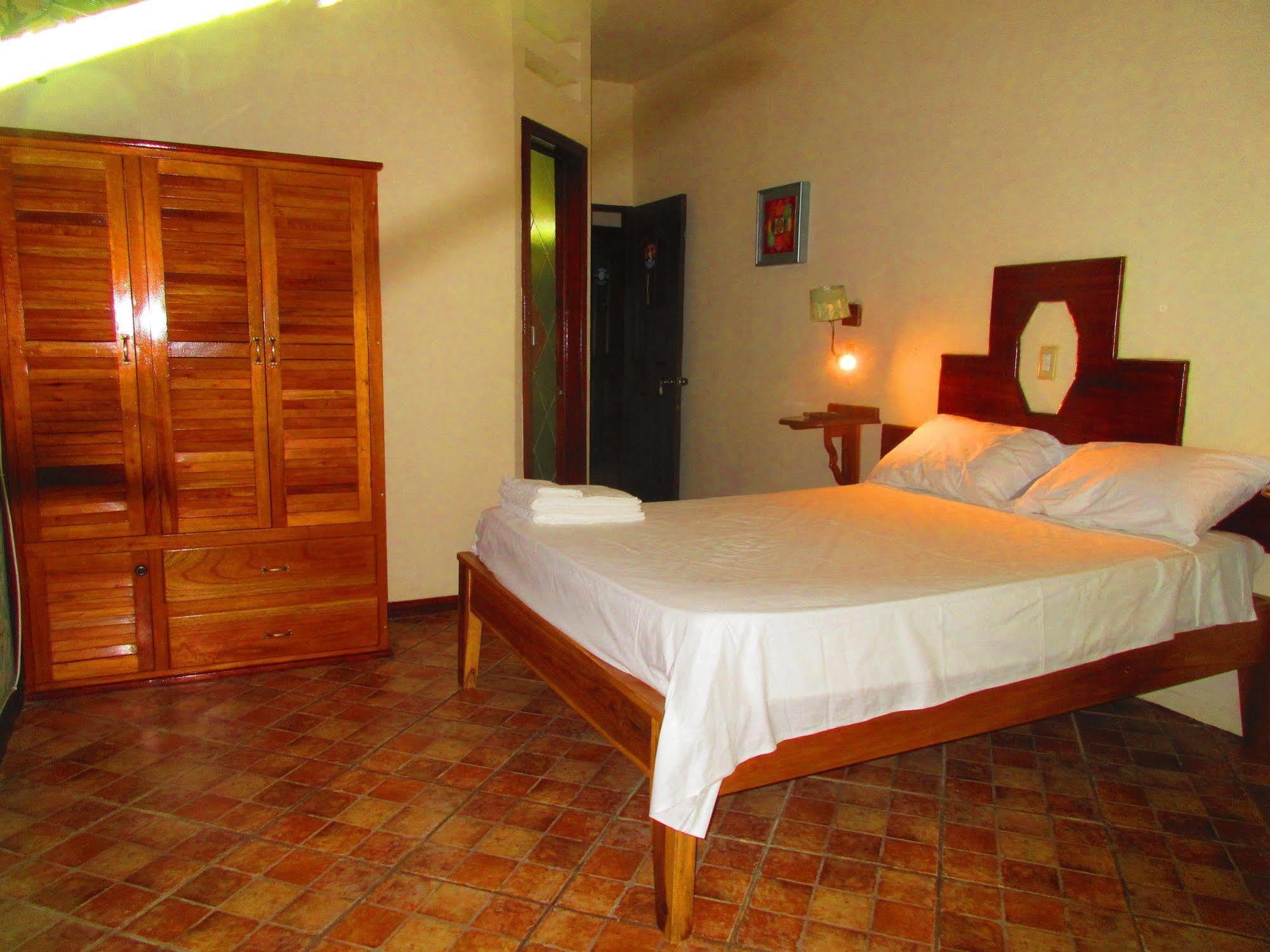 Los Balcones Over The Sea Hotel Bocas del Toro Bagian luar foto