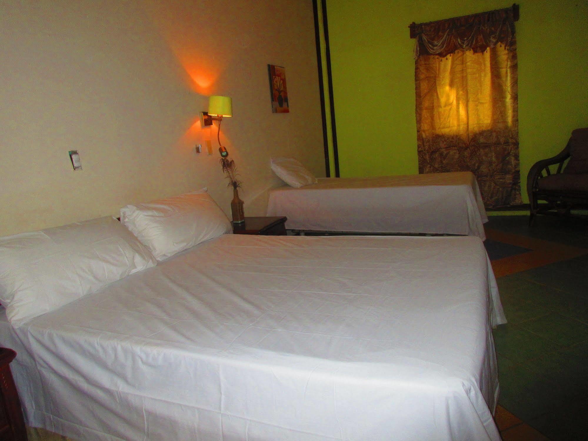 Los Balcones Over The Sea Hotel Bocas del Toro Bagian luar foto