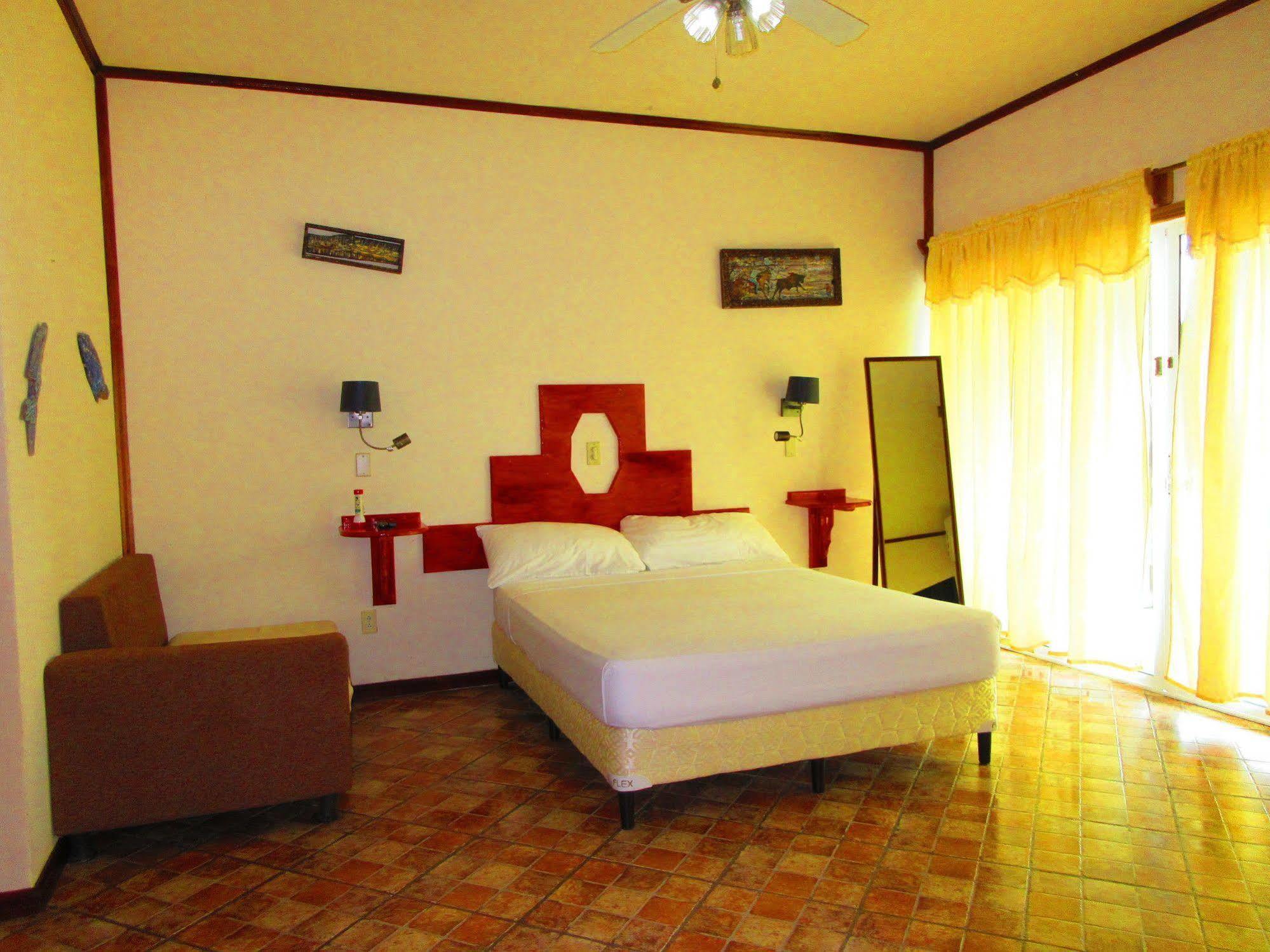 Los Balcones Over The Sea Hotel Bocas del Toro Bagian luar foto