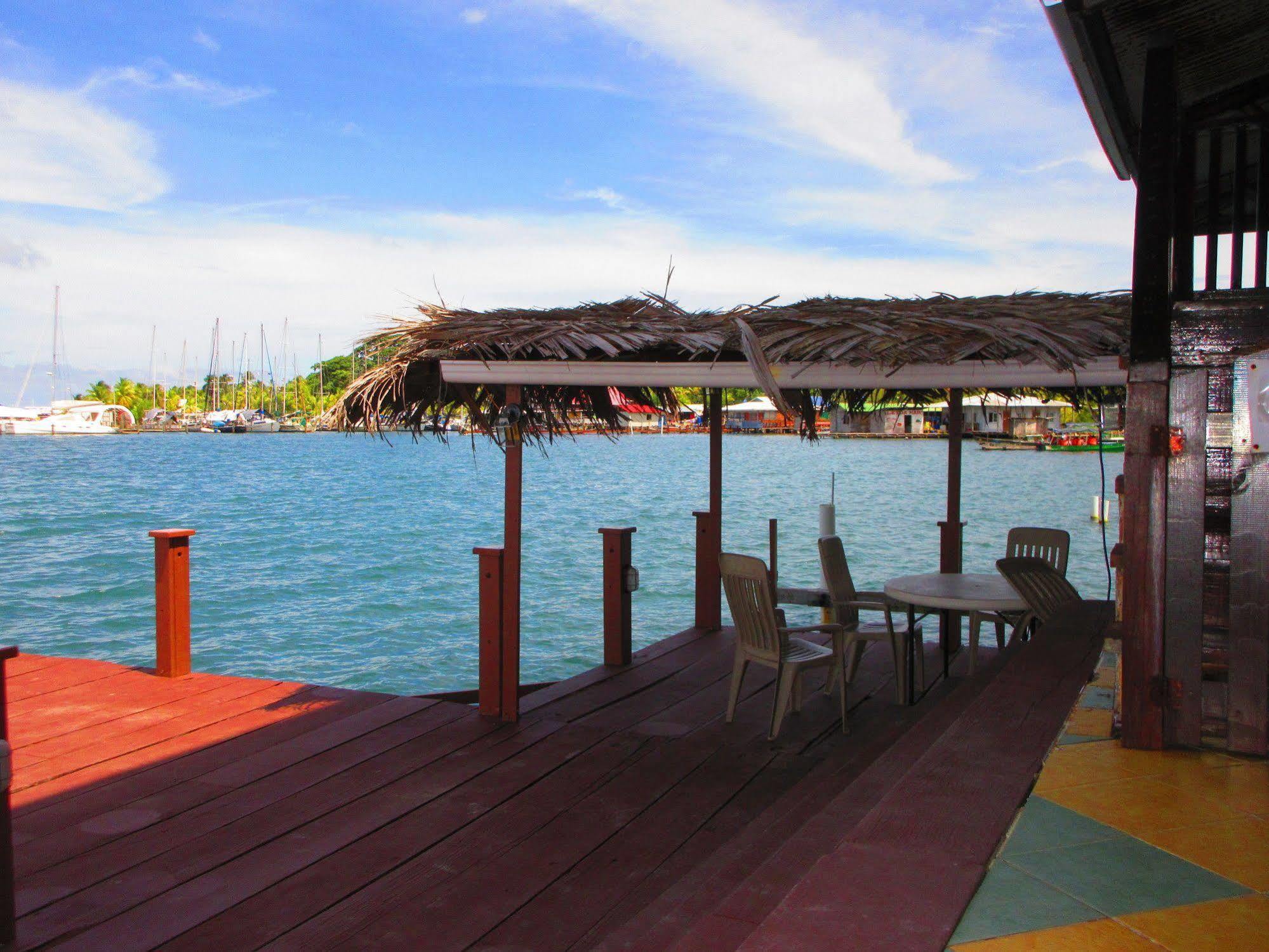 Los Balcones Over The Sea Hotel Bocas del Toro Bagian luar foto