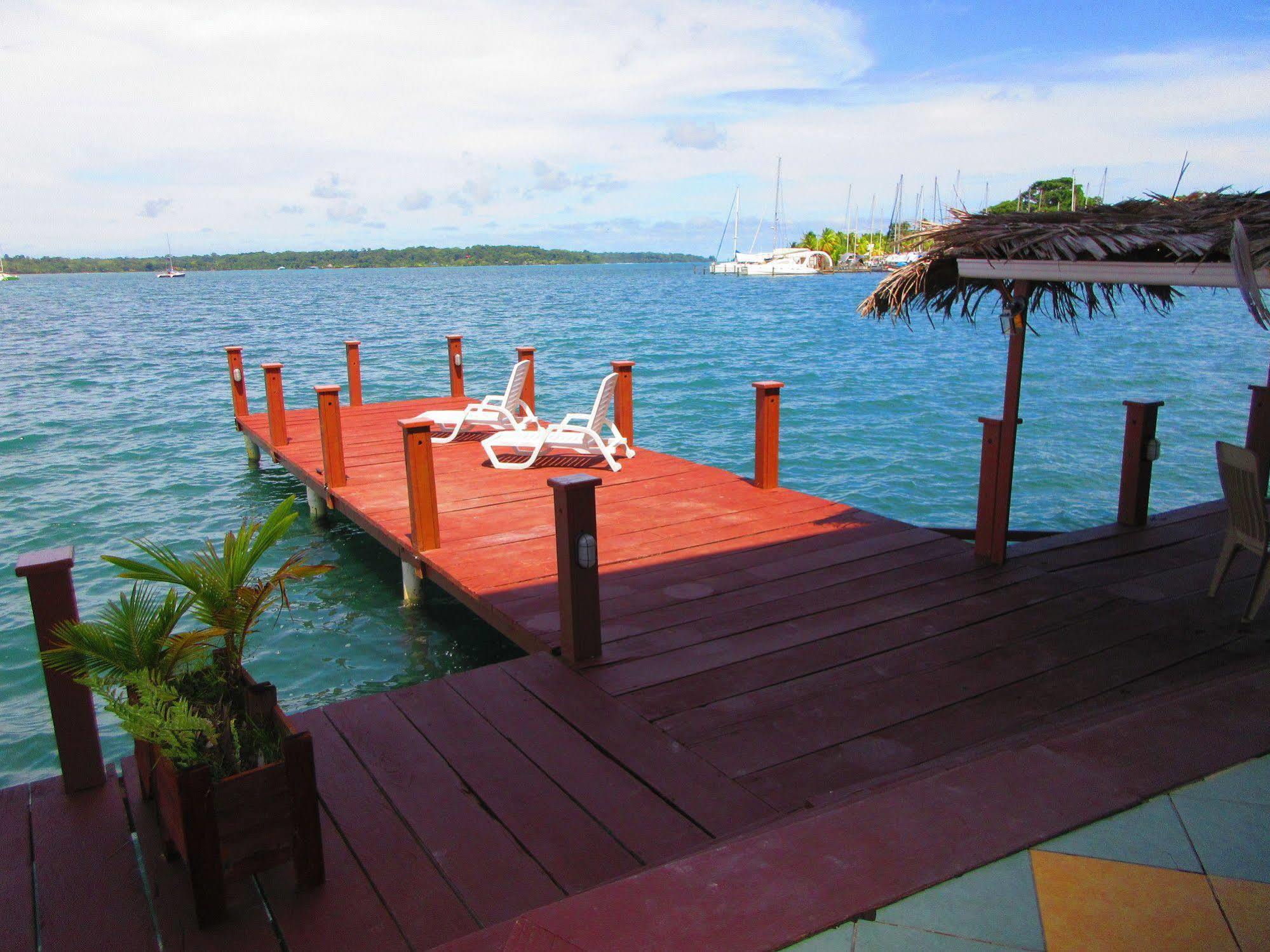 Los Balcones Over The Sea Hotel Bocas del Toro Bagian luar foto