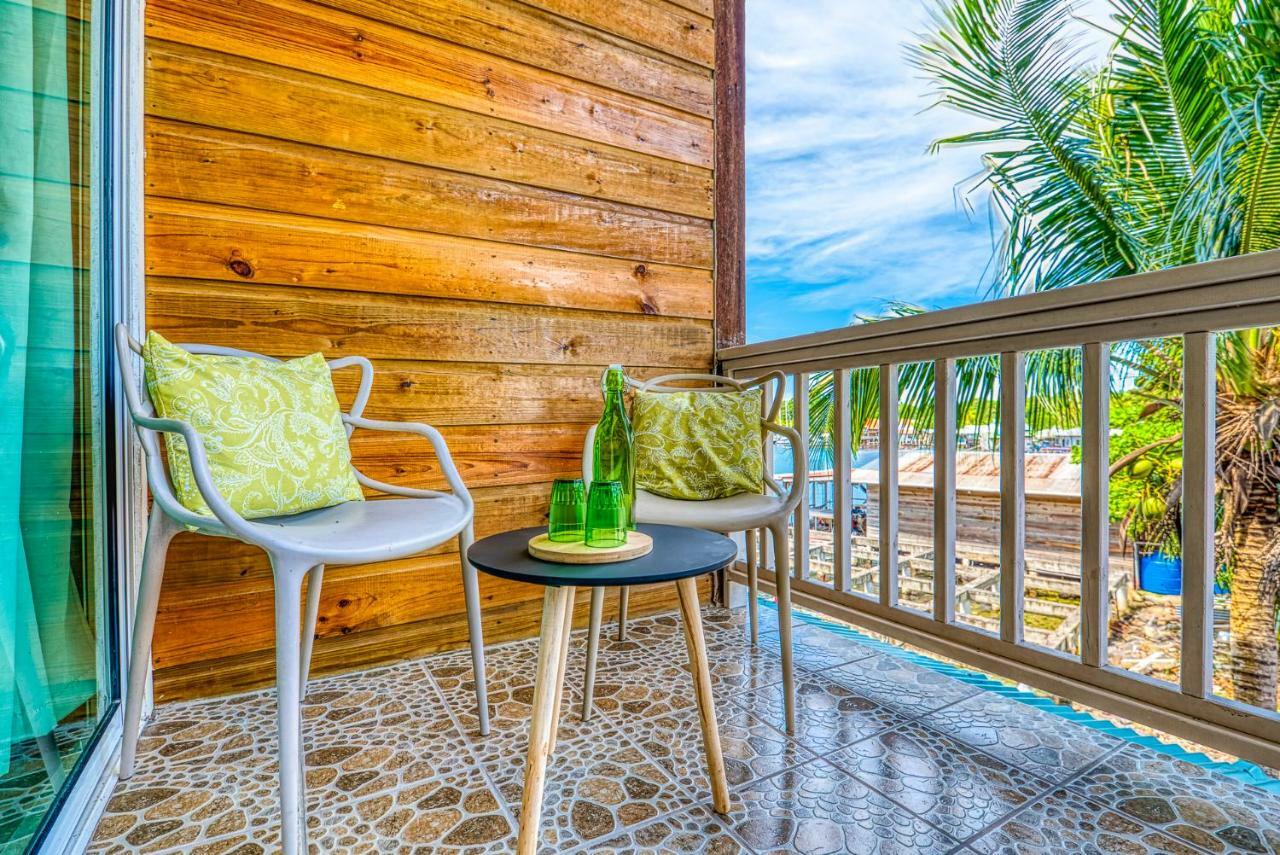 Los Balcones Over The Sea Hotel Bocas del Toro Bagian luar foto