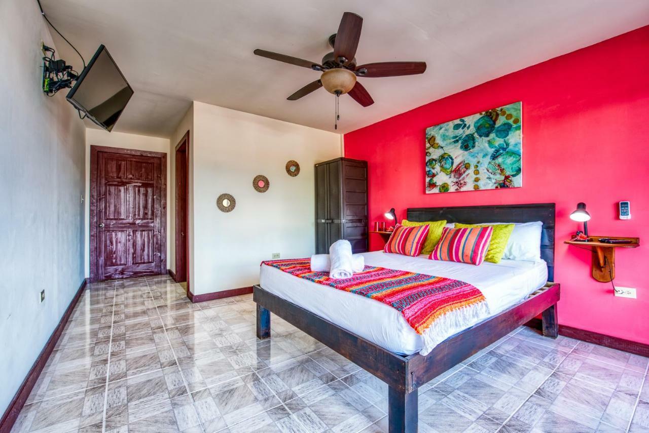 Los Balcones Over The Sea Hotel Bocas del Toro Bagian luar foto