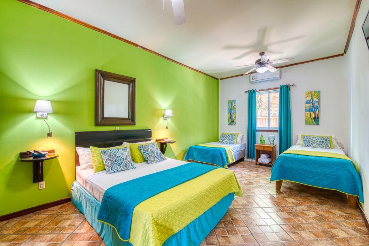 Los Balcones Over The Sea Hotel Bocas del Toro Bagian luar foto