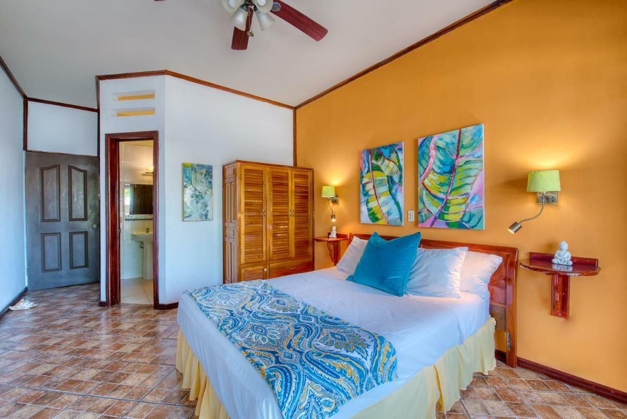 Los Balcones Over The Sea Hotel Bocas del Toro Bagian luar foto
