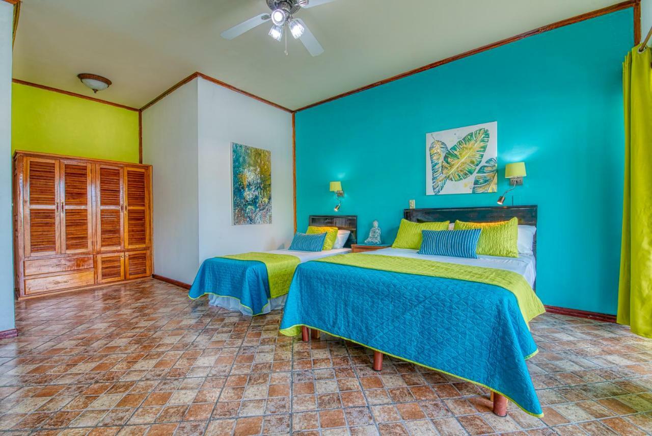 Los Balcones Over The Sea Hotel Bocas del Toro Bagian luar foto