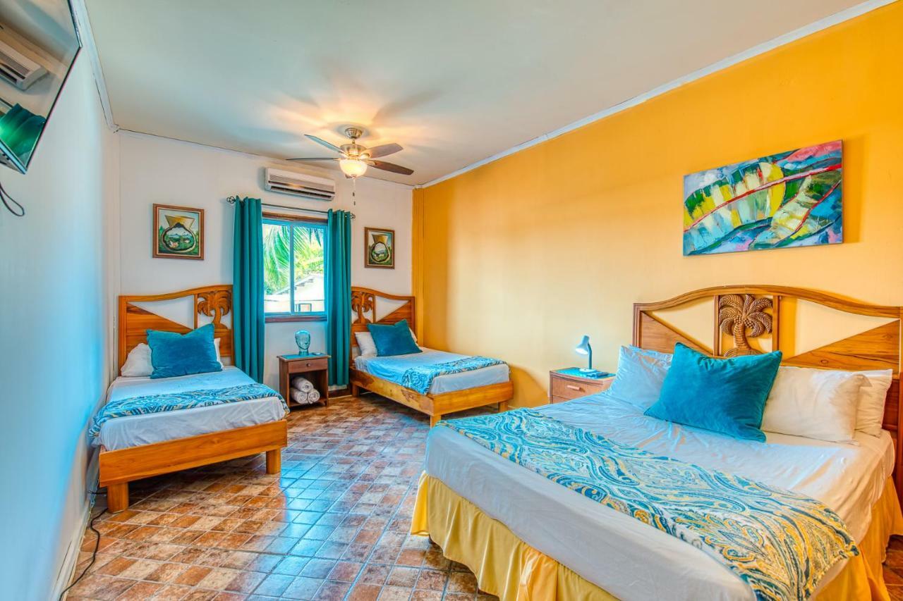 Los Balcones Over The Sea Hotel Bocas del Toro Bagian luar foto