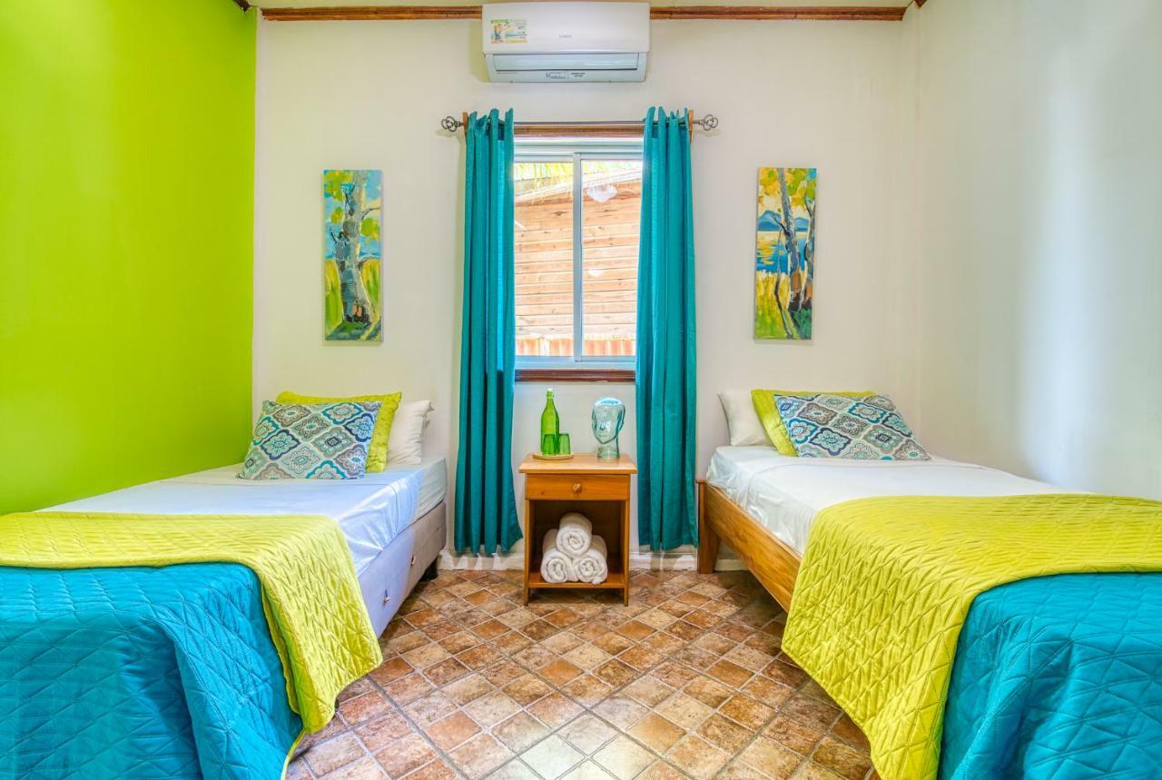 Los Balcones Over The Sea Hotel Bocas del Toro Bagian luar foto